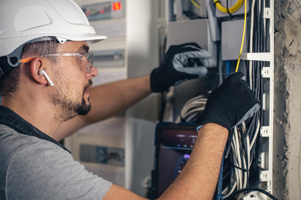 Preventive vs Reactive Elevator Maintenance: Which Actually Saves Money?